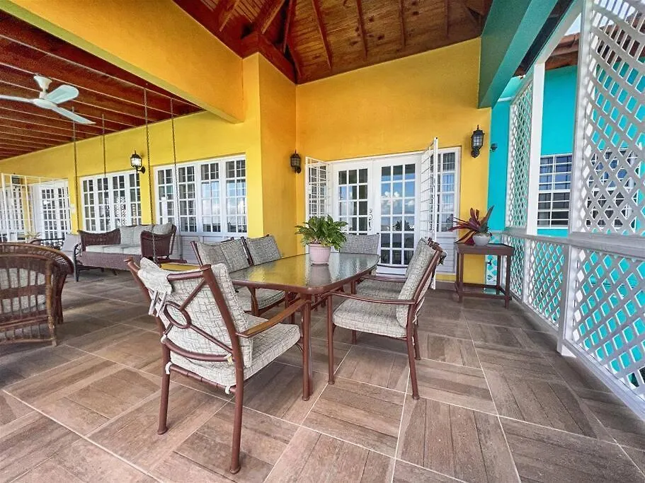 Villa Isabella Discovery Bay 0*,