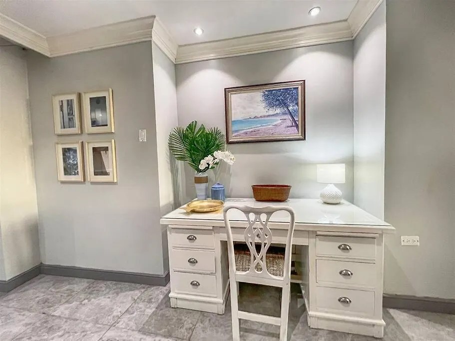 Villa Isabella Discovery Bay 0*,